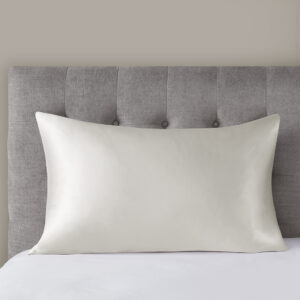 Add a touch of elegance to your bedding set with the Madison Park Silk Single Pillowcase. Made from 6A grade 25 momme