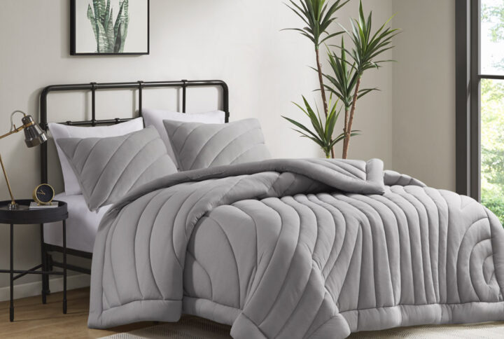 Snuggle up in a cloud of softness and warmth with this puffy jersey comforter set. A lofty 350gsm polyester fill makes the comforter extra cozy and comfortable