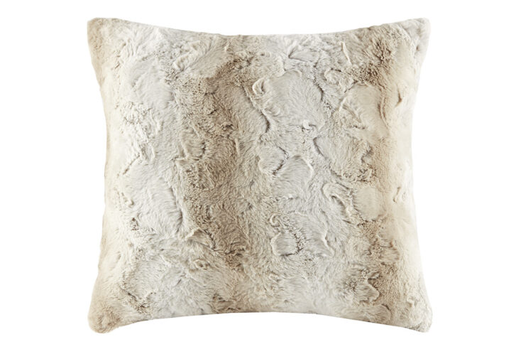 The Madison Park Zuri Square Pillow features a luxuriously soft faux fur and reverses to a solid lux microfur. This faux fur pillow is the perfect modern update and adds a glamorous accent to your home.