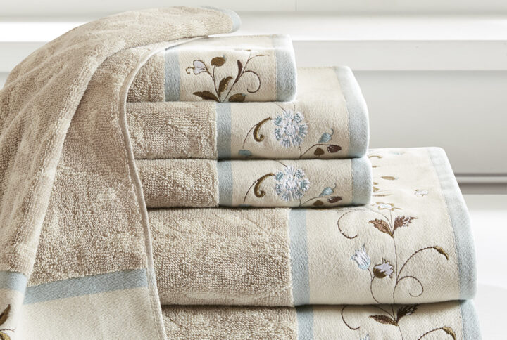 Add a touch of elegance to your bathroom decor with our Madison Park Serene Embroidered Cotton Jacquard 6 Piece Towel Set. These cotton towels feature a jacquard leaf pattern with a floral embroidered hem