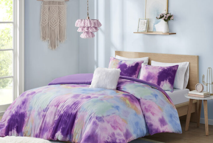 Bring a splash of beautiful colors to your bedroom with the Intelligent Design Cassiopeia Watercolor Tie Dye Printed Duvet Cover Set. This duvet cover features a watercolor tie dye print with piped edge borders to create a colorful dreamy look. The 2 matching shams (1 in Twin/TwinXL) also have piped edges that pair perfectly with the duvet cover