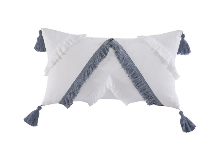 Add a chic touch to any room with the INK+IVY Reva Cotton Oblong Pillow with Tassels. Made with 100% cotton