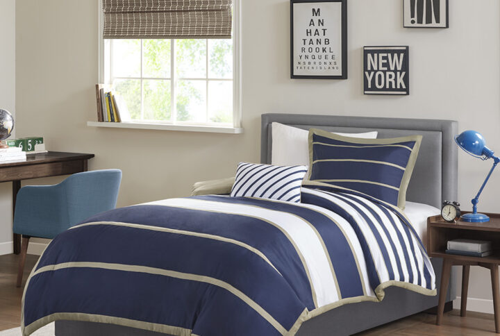 The Ashton Duvet Cover Set provides style and simplicity through the use of basic colors and stripes. The face of the duvet cover uses white