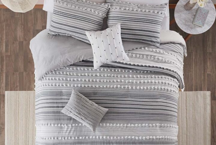 Give your bedroom a soft casual update with the Urban Habitat Calum Cotton Duvet Cover Set. The cotton clipped jacquard duvet cover features yarn-dyed stripes of tonal grey and off-white