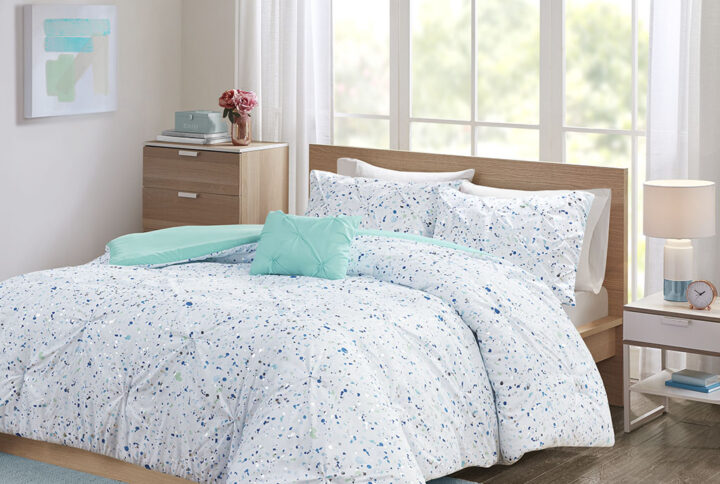 The Intelligent Design Abby Metallic Printed and Pintucked Duvet Cover Set brings a fierce touch of glam to your bedroom. A vibrant metallic print in a blue aqua hue and chic pintucking adorns the face of the duvet cover for a stunning look. The matching shams (1 in Twin/TwinXL) coordinate perfectly with the duvet cover