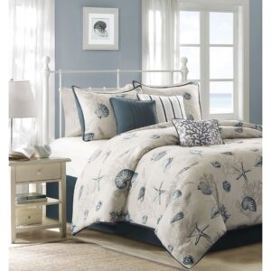 Create a coastal getaway right in your bedroom with the Bayside Comforter Collection. Made from 200 thread count cotton sateen