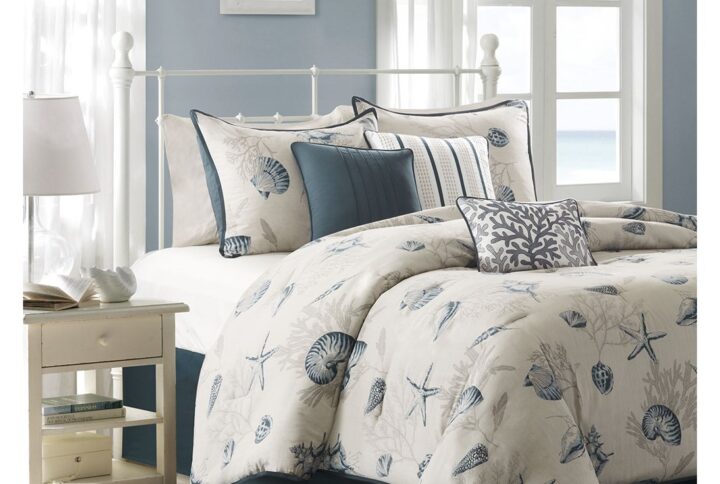 Create a coastal getaway right in your bedroom with the Bayside Comforter Collection. Made from 200 thread count cotton sateen