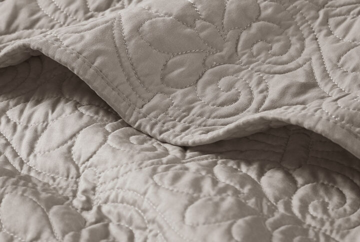 Quebec's classic stitch pattern pairs easily with your existing décor and adds a new decorative element to any room. The oversized quilted throw has 100% cotton fill and is soft to the touch.