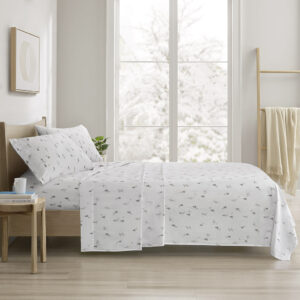 Keep warm and cozy with this ultra-soft cotton flannel sheet set