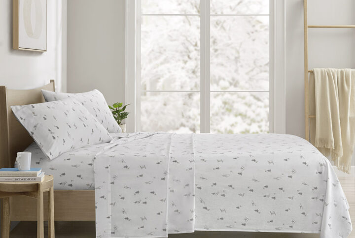 Keep warm and cozy with this ultra-soft cotton flannel sheet set