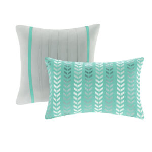 while 2 decorative pillows in coordinating colors help complete the look. Made from ultra-soft microfiber