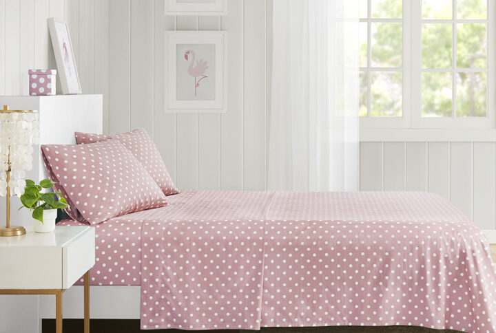 Brighten up your child’s bedroom with the Mi Zone Polka Dot Printed 100% Cotton Sheet Set. Featuring both bright and soft colors