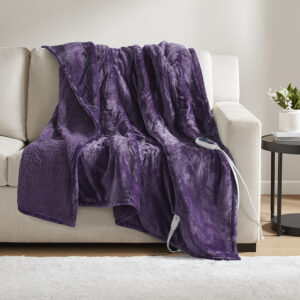 Immerse yourself in comfort in the BeautyRest Heated Microlight reverse to Berber Throw. This heated throw utilizes state of the art Secure Comfort technology that adjusts the temperature of your blanket based on overall temperature