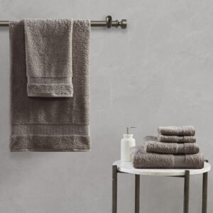 Treat yourself with the luxurious comfort of our Madison Park Signature Luce 100% Egyptian Cotton 6 Piece Towel Set. The long staple cotton yarn creates a rich plush softness