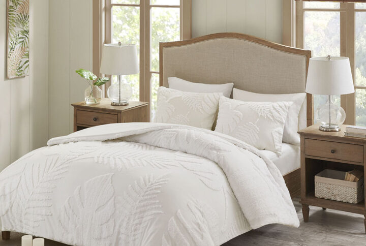 Bring a coastal charm to your bedroom with the Madison Park Bahari 3 Piece Tufted Cotton Chenille Palm Comforter Set. The 100% cotton chenille comforter features tufted tropical palm leaves on the face for a casual coastal allure. The 2 matching shams mirror the design of the comforter