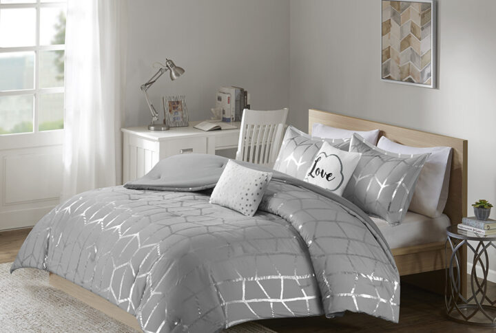 Freshen up your bedroom with the enchanting style of Intelligent Design’s Raina Comforter Set. The stunning comforter flaunts a geometric