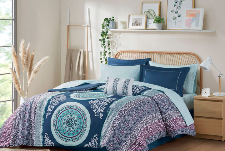 The Intelligent Design Loretta Boho Comforter Set with Bed Sheets brings a bright