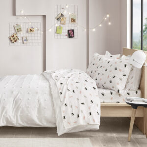 This warm cotton flannel sheet set features a fun novelty print to create a cute look with a comfortable feel. These sheets are also OEKO-TEX certified