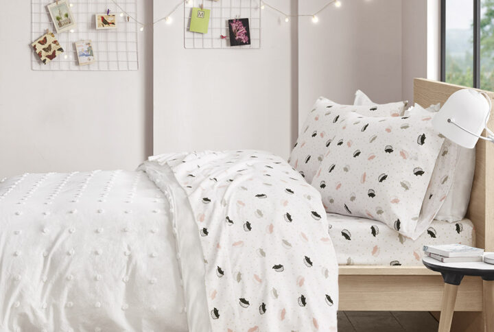 This warm cotton flannel sheet set features a fun novelty print to create a cute look with a comfortable feel. These sheets are also OEKO-TEX certified