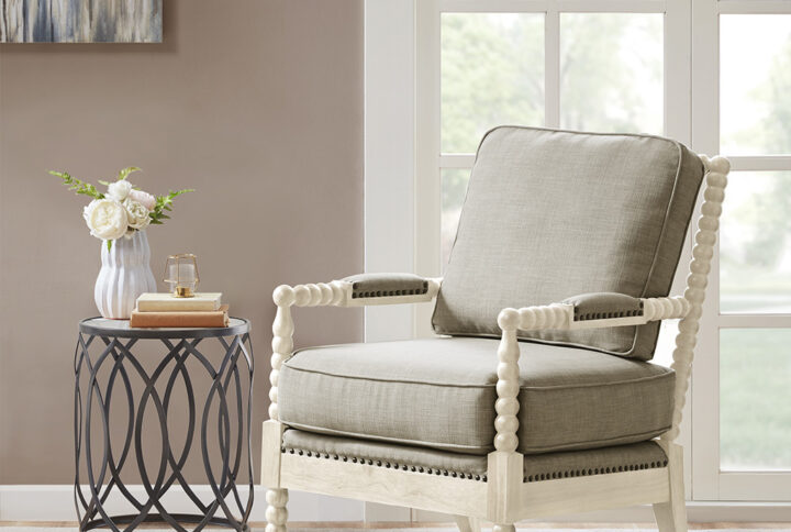 Discover the epitome of design with the Madison Park Classic Donoahue Armchair. Every detail