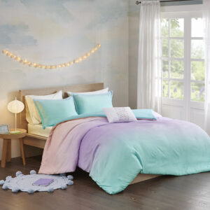 The Mi Zone Glimmer Metallic Glitter Printed Reversible Duvet Cover Set brings a lively and colorful update to your bedroom. This ultra-soft reversible duvet cover features an ombre pattern of aqua