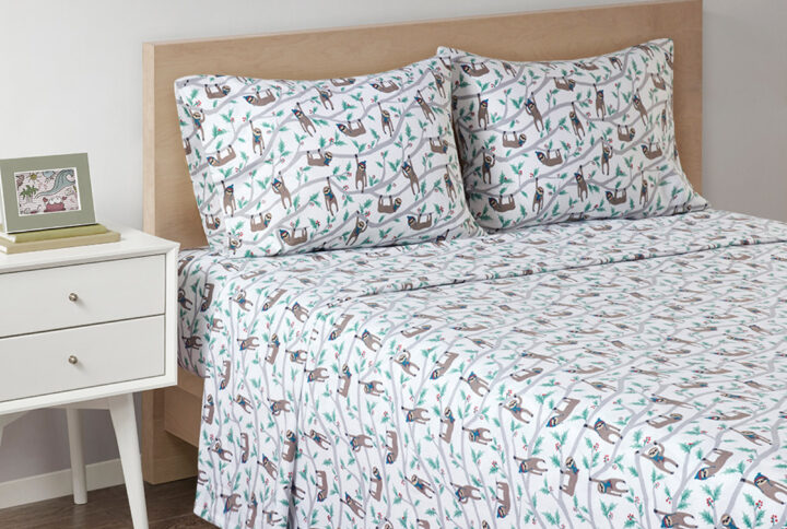 Keep warm and cozy with this ultra-soft cotton flannel sheet set