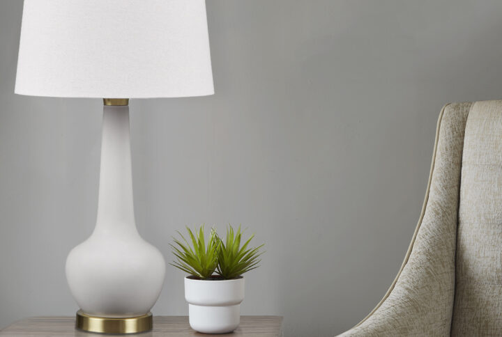 Radiate charm with the 510 Design Zazie Table Lamp. Its genie-style design