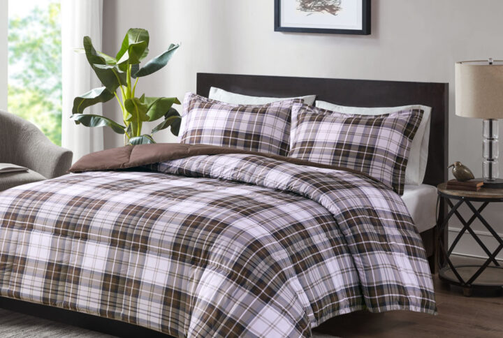 Sleep comfortably with the Madison Park Essentials Parkston 3M Scotchgard Down Alternative Comforter Mini Set. Sporting a cool plaid pattern