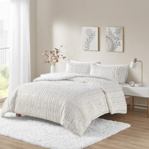 The Naomi duvet cover set features an eye-catching metallic design on soft faux fur that's sophisticated and modern. This soft white faux fur duvet cover adds sparkle to your bedroom with its metallic accents