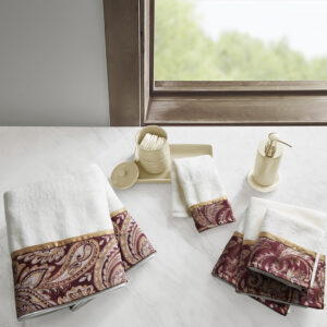 Add a sophisticated style to your bathroom with our Madison Park Aubrey 6 Piece Jacquard Towel Set. This towel set features a pieced design with a woven paisley jacquard hem