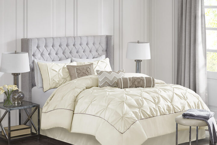 This beautifully tufted bed is from the Laurel bedding collection. Its ivory coloring makes this set easy to accessorize in your bedroom. The collection is made from 100% polyester polyoni and has pieced fabric sewn together to give this set added dimension. It is finished with a smooth edge of fabric that creates a beautiful border around this comforter. Items in the set may come in a rolled or compressed packaging