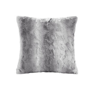 The Madison Park Zuri Square Pillow features a luxuriously soft faux fur and reverses to a solid lux microfur. This faux fur pillow is the perfect modern update and adds a glamorous accent to your home.