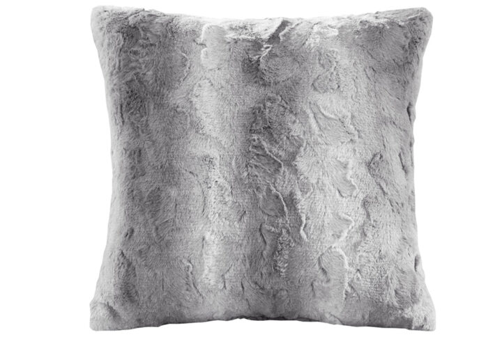 The Madison Park Zuri Square Pillow features a luxuriously soft faux fur and reverses to a solid lux microfur. This faux fur pillow is the perfect modern update and adds a glamorous accent to your home.