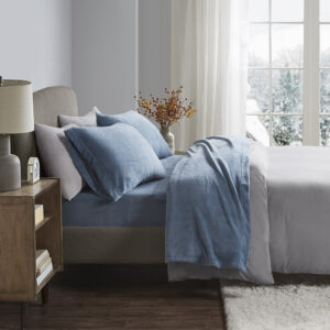 The True North by Sleep Philosophy Soloft Micro Plush Sheet Set offers the ultimate sleeping comfort with a soft and cozy finish to warm you up. Brushed on both sides