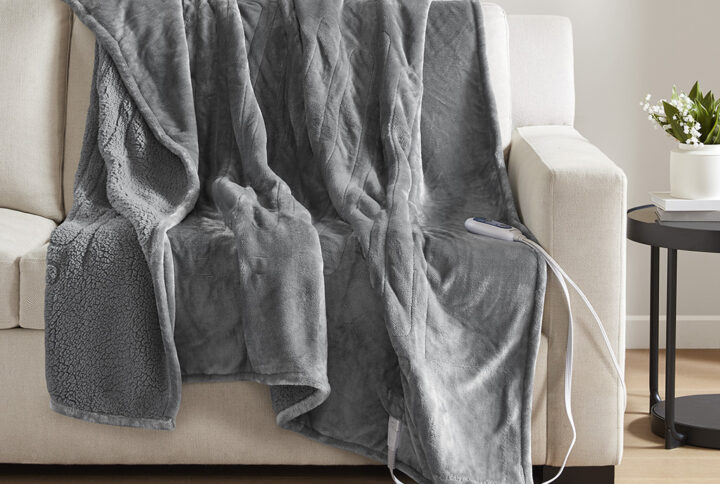 Immerse yourself in comfort in the BeautyRest Heated Microlight reverse to Berber Throw. This heated throw utilizes state of the art Secure Comfort technology that adjusts the temperature of your blanket based on overall temperature