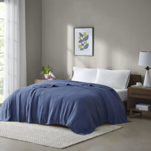 The Freshspun blanket features a classic basket weave pattern. Made from high quality first pick upland cotton