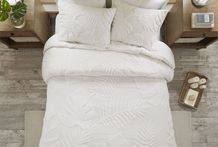 Bring a coastal charm to your bedroom with the Madison Park Bahari 3 Piece Tufted Cotton Chenille Palm Duvet Cover Set. The 100% cotton chenille duvet cover and shams feature tufted tropical palm leaves on the face for a casual coastal allure. Machine washable for easy care