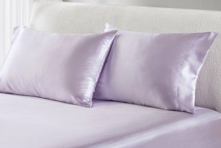 Fall asleep in smooth and luxurious comfort with our wrinkle-free satin pillowcases. These satin pillowcases are gentle on your skin and hair