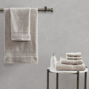 Treat yourself with the luxurious comfort of our Madison Park Signature Luce 100% Egyptian Cotton 6 Piece Towel Set. The long staple cotton yarn creates a rich plush softness