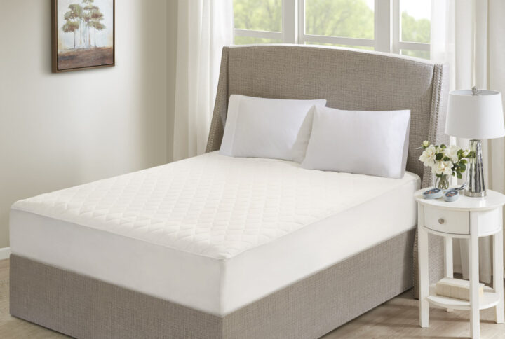 Sleep in warmth and comfort with the Beautyrest 100% Cotton Heated Mattress Pad. Using Secure Comfort Technology