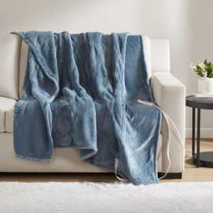 Immerse yourself in comfort in the BeautyRest Heated Microlight reverse to Berber Throw. This heated throw utilizes state of the art Secure Comfort technology that adjusts the temperature of your blanket based on overall temperature