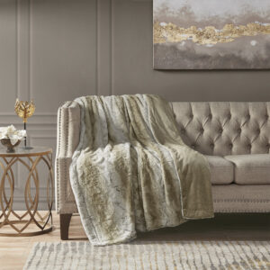 The Madison Park Zuri oversized throw features a luxuriously soft faux fur and reverses to a solid faux mink. This faux fur throw is the perfect modern update and adds a glamorous accent to your home. This throw is machine washable for easy care and OEKO-TEX certified