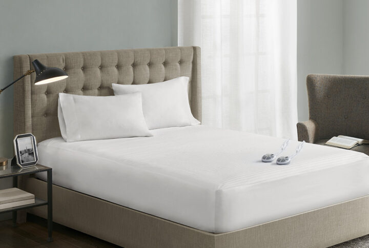 The Serta Waterproof Heated Mattress Pad provides added comfort and protection to the top of your mattress. This soft heated mattress pad features a waterproof top fabric that helps preserve the quality and comfort of your mattress. A controller with 10 heat settings provides the perfect amount of warmth