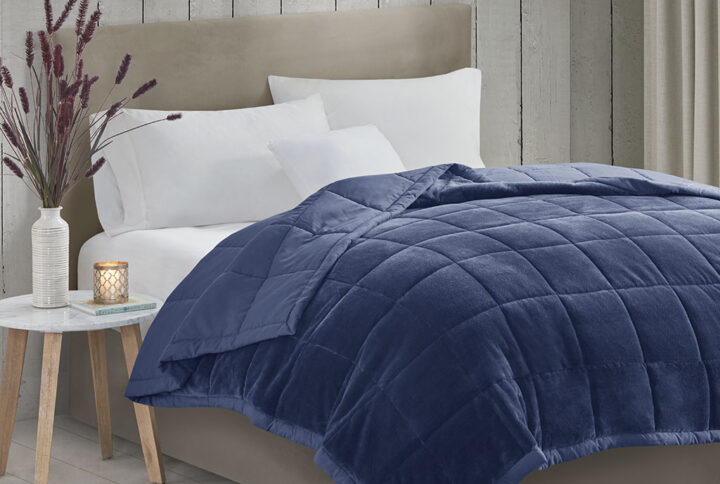 Wrap yourself in the soft plush cozy comfort with this reversible down alternative blanket. Treated with HeiQ smart temperature to help maintain a balanced temperature by retaining body heat when you're cold or wicking away moisture to cool you off when you're hot. This blanket features a soft plush face that reverses to a solid microfiber