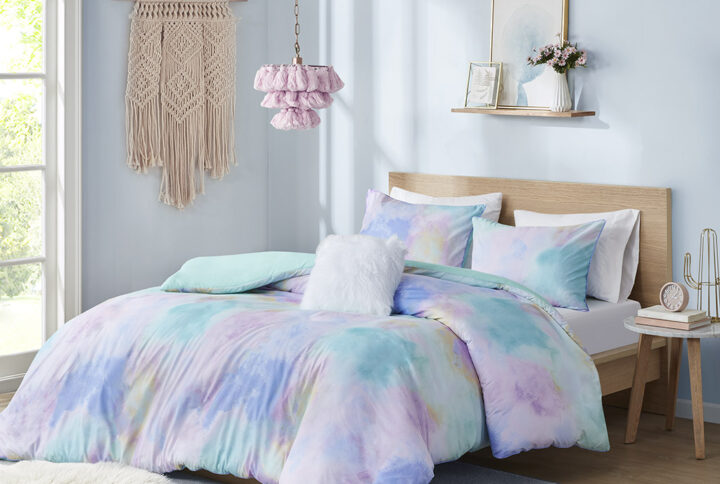 Bring a splash of beautiful colors to your bedroom with the Intelligent Design Cassiopeia Watercolor Tie Dye Printed Duvet Cover Set. This duvet cover features a watercolor tie dye print with piped edge borders to create a colorful dreamy look. The 2 matching shams (1 in Twin/TwinXL) also have piped edges that pair perfectly with the duvet cover