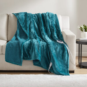 Immerse yourself in comfort in the BeautyRest Heated Microlight reverse to Berber Throw. This heated throw utilizes state of the art Secure Comfort technology that adjusts the temperature of your blanket based on overall temperature