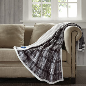 The Woolrich heated throw utilizes state of the art Secure Comfort heated technology that adjusts the temperature of your throw based on overall temperature