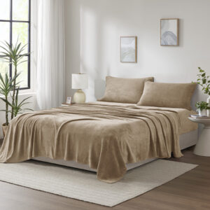 The True North by Sleep Philosophy Soloft Micro Plush Sheet Set offers the ultimate sleeping comfort with a soft and cozy finish to warm you up. Brushed on both sides