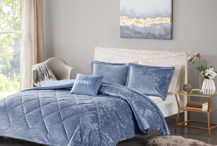 Create a luxuriously comfortable bedroom space with the Intelligent Design Felicia Velvet Duvet Cover Set. The periwinkle blue crushed velvet duvet cover features a quilted diamond top that adds dimension to the glamorous look. Matching shams (1 for Twin/Twin XL) coordinate with the velvet duvet cover