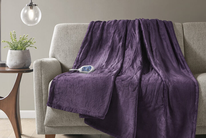 Our heated throw utilizes state of the art Secure Comfort heated technology that adjusts the temperature of your throw based on overall temperature